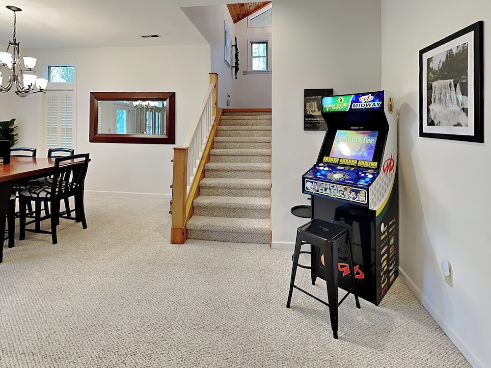 Cedars on the Rocks in Oakland, United States