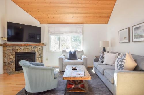 3000 Sq Ft Home with Hot Tub — 4-Star Luxury Hotel in Eastham, United States
