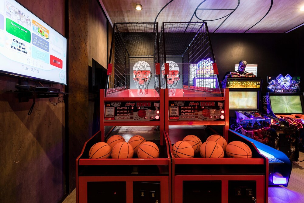 W261: 10 Bed Rapunzel Jurassic Park Avatar Sports Arcade - photo 50