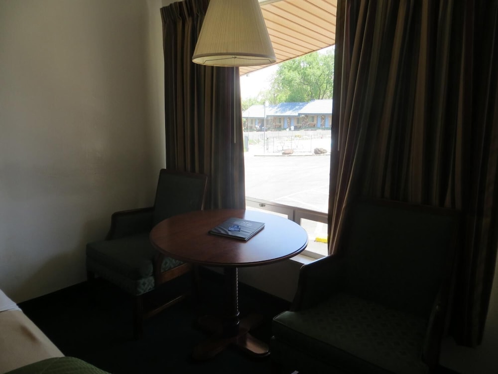 Silver Saddle Motel - photo 20