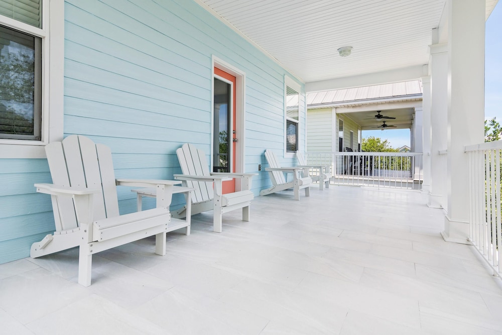 Poseidon's Palace - carbon neutral hotel in Destin