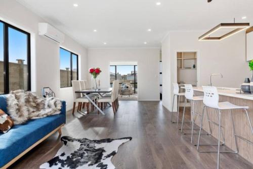 Modern Beach Retreat 4 bedrooms in Tauranga, New Zealand