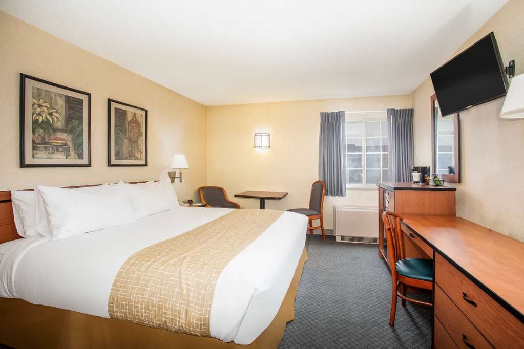 Travelodge by Wyndham Colorado Springs Airport Peterson SFB - photo 7