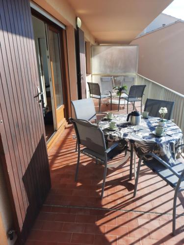 Emplacement Ideal. Centre Ville Et Plages. in Cavalaire-Sur-Mer, France