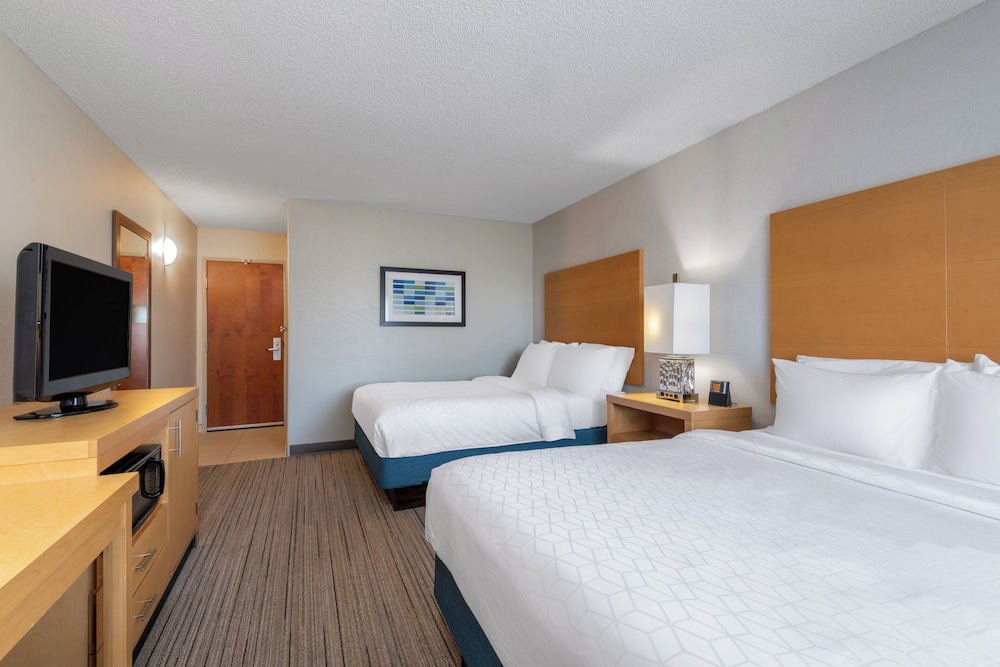 Holiday Inn Express & Suites Wheat Ridge Denver West - photo 14
