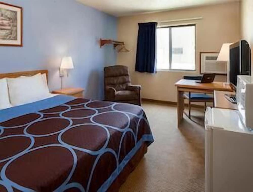 Super 8 by Wyndham Manhattan KS - photo 10