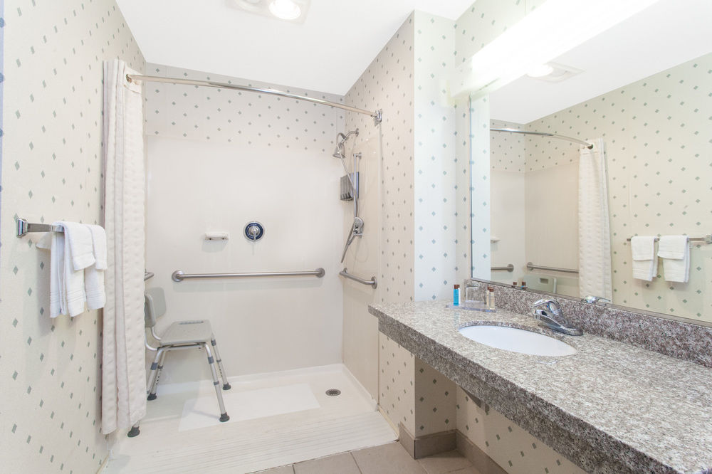 Hawthorn Suites by Wyndham Holland Toledo Area - photo 26