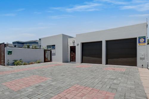 Spacious Shared 3 Bedroom Villa Near Blouberg Beach Pool Wi Fi Braai