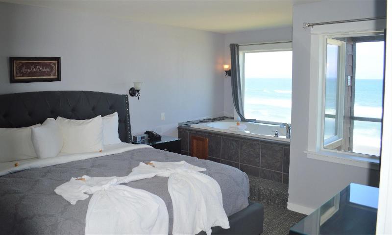 Starfish Manor Oceanfront Hotel - photo 38