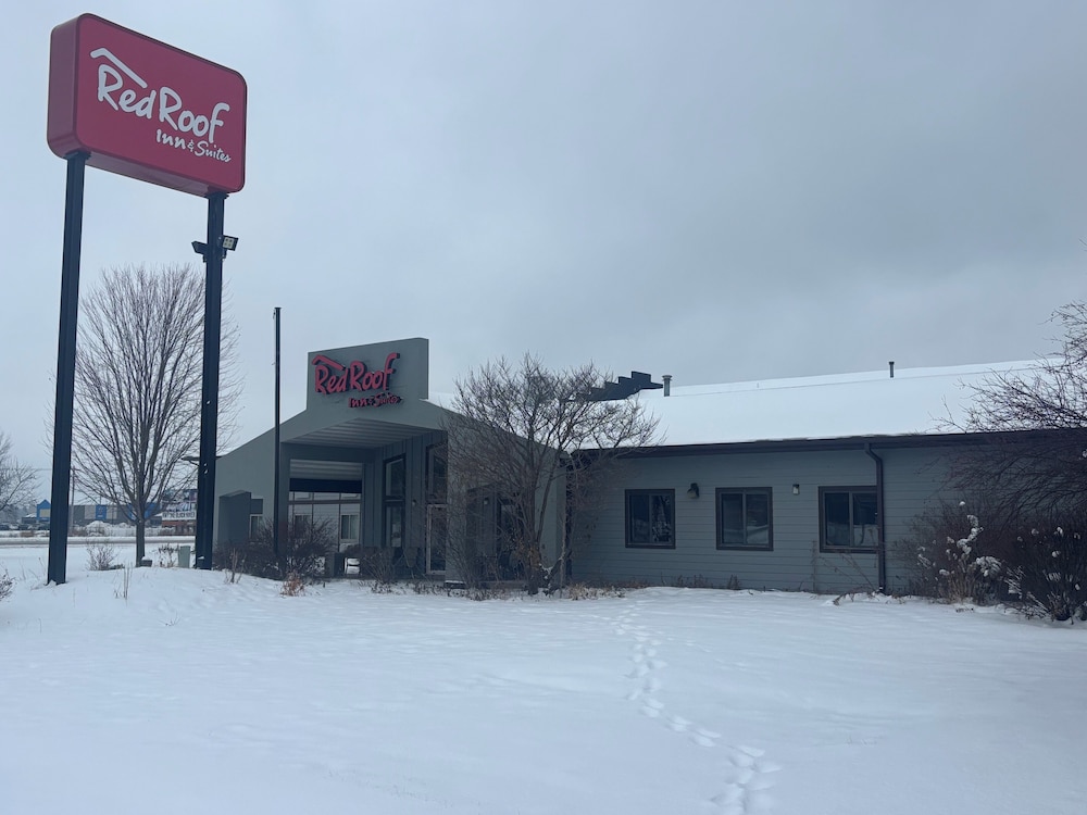 Red Roof Inn & Suites Tomah — hotel in Tomah