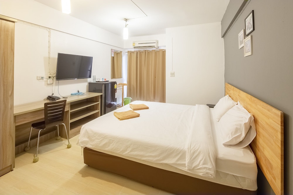 Gems Park Apartment