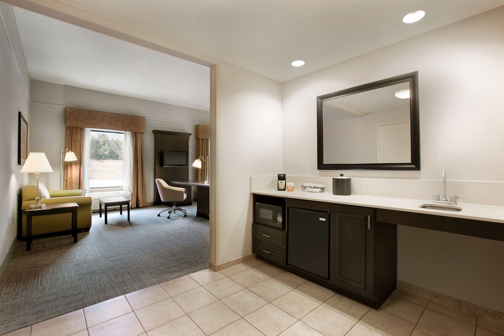 Hampton Inn & Suites Mahwah - photo 16