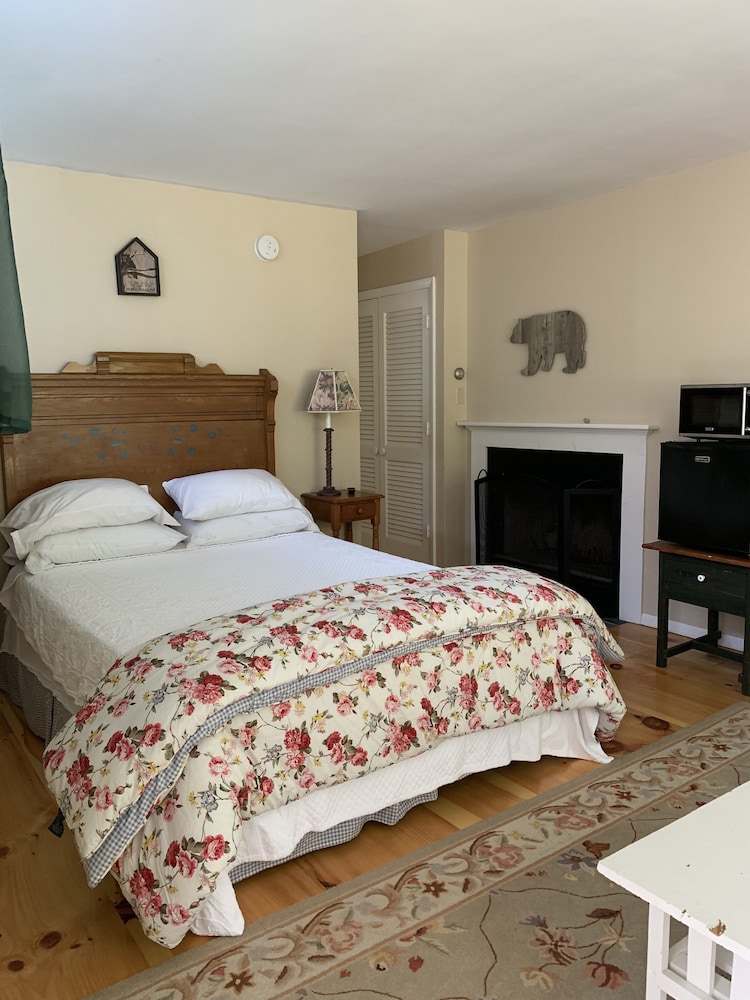 Lovett s Inn and Restaurant - photo 8
