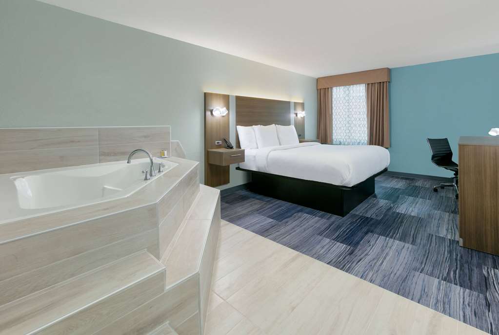 Baymont by Wyndham Chattanooga Eastridge - photo 34