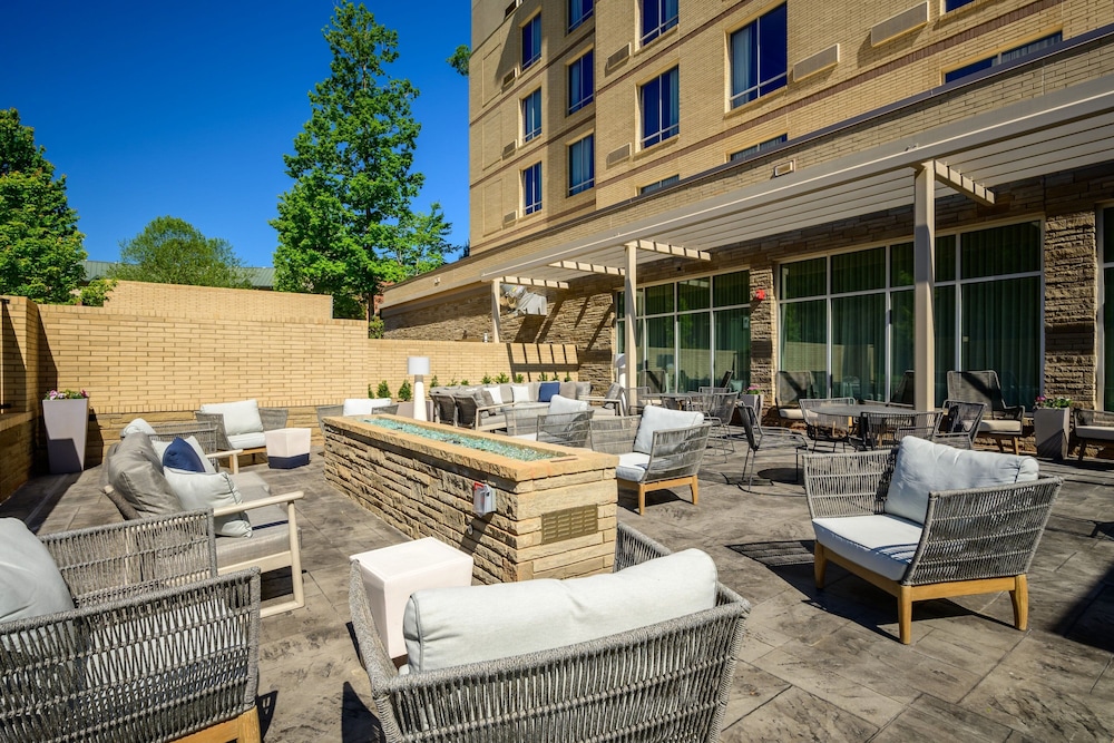 Courtyard by Marriott Raleigh Cary Crossroads — hotel in Cary
