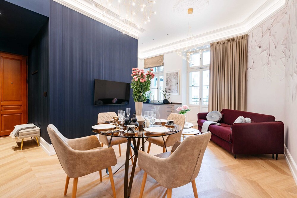 Dandelion Apartment by Loft Affair — 5-Star Luxury Hotel in Krakow, Poland
