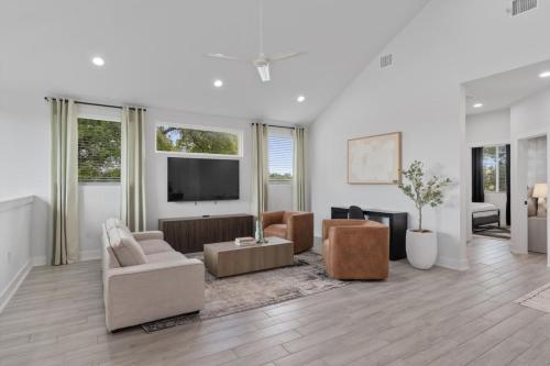 Luxury Combined Homes Downtown Access Balcony — 4-Star Luxury Hotel in Austin, United States