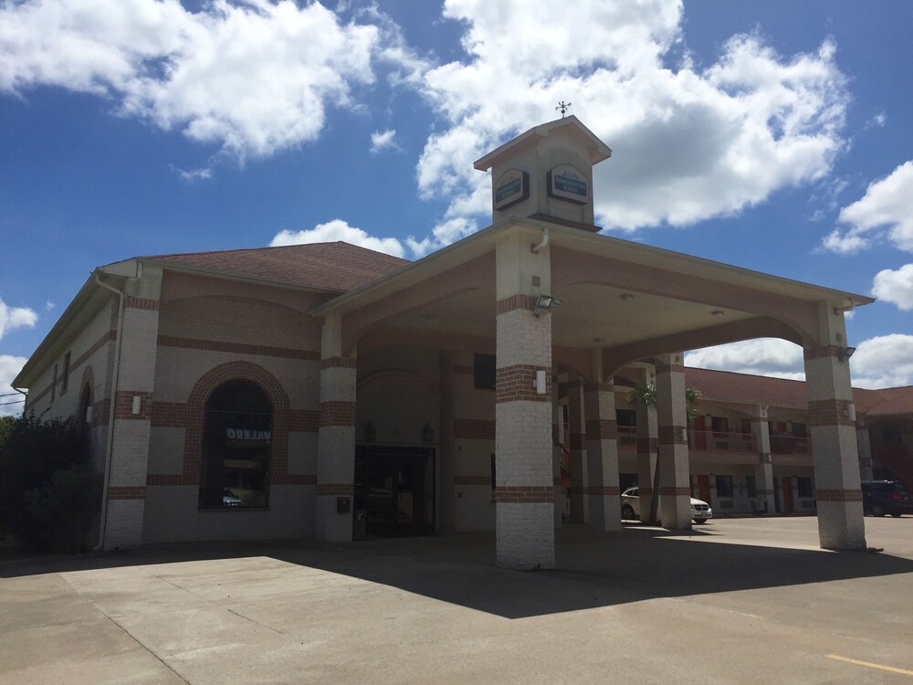 Hometowner Inn Suites — Shepherd