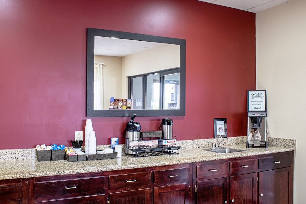 Red Roof Inn & Suites Middletown Franklin - photo 28