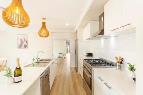 Elegant & Cozy Island Escape Near Downtown & Beach in Cowes, Australia