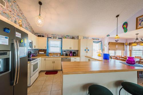 Coleman's Beach Front Inn - photo 7