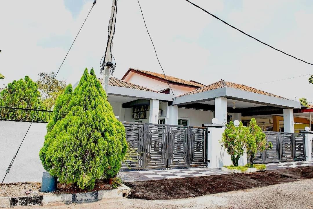 De Luma Alma 9 bedroom with 8 bathroom — 4-Star Luxury Hotel in Bukit Mertajam, Malaysia