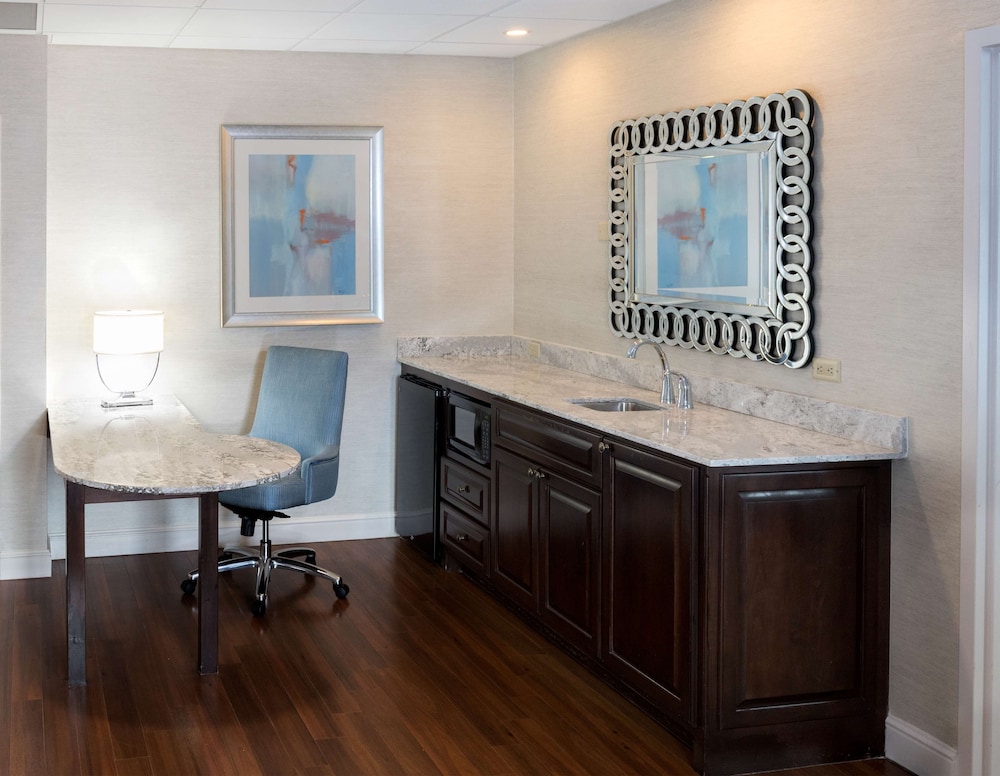 Hampton Inn & Suites Charlotte SouthPark at Phillips Place - photo 5