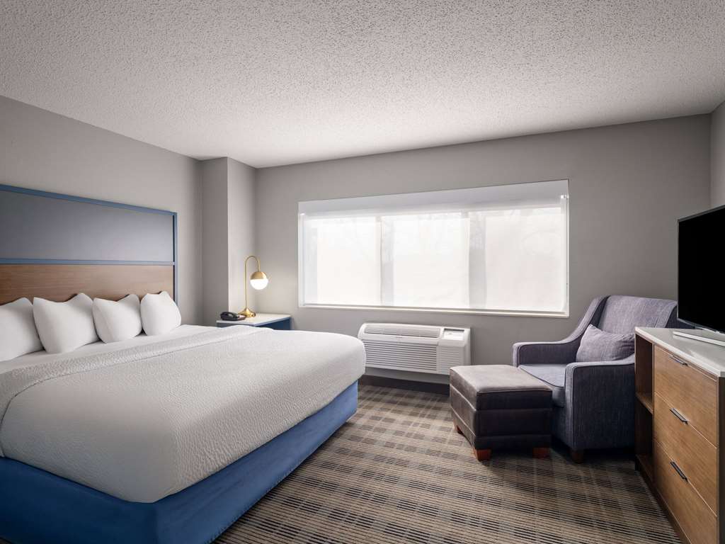 AmericInn by Wyndham Shakopee Near Canterbury Park - photo 26