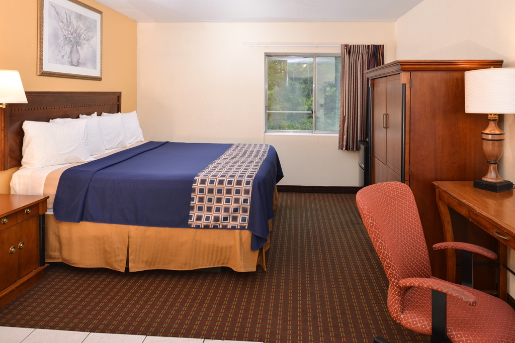 Americas Best Value Inn Geneva - photo 11