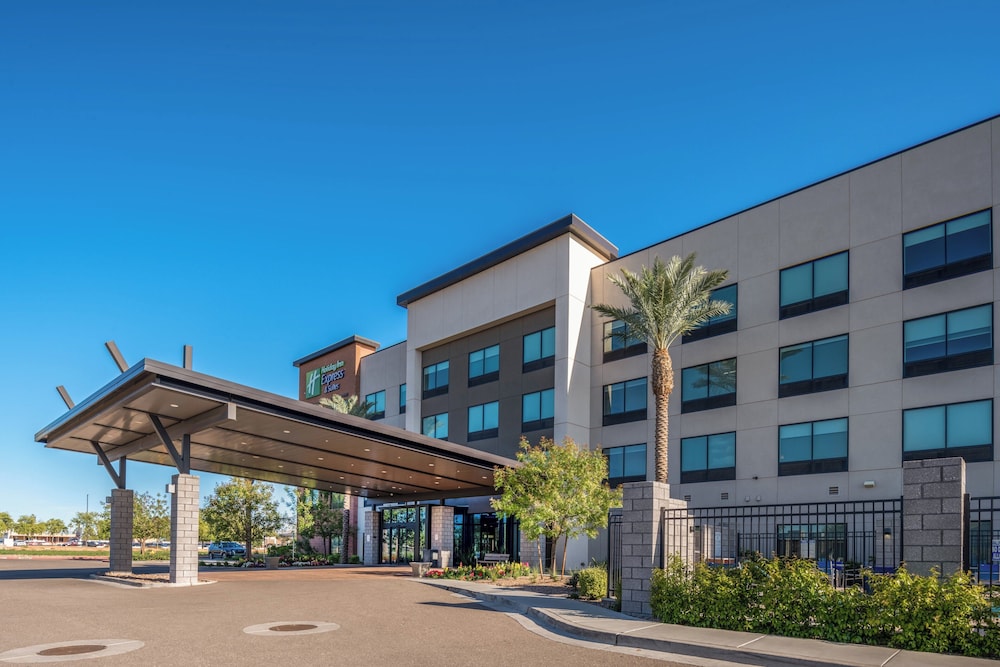 Holiday Inn Express & Suites Gilbert Mesa Gateway Airport by IHG - photo 64