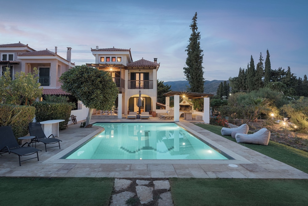 Villa Nefeli — 4-Star Luxury Hotel in Ermioni, Greece
