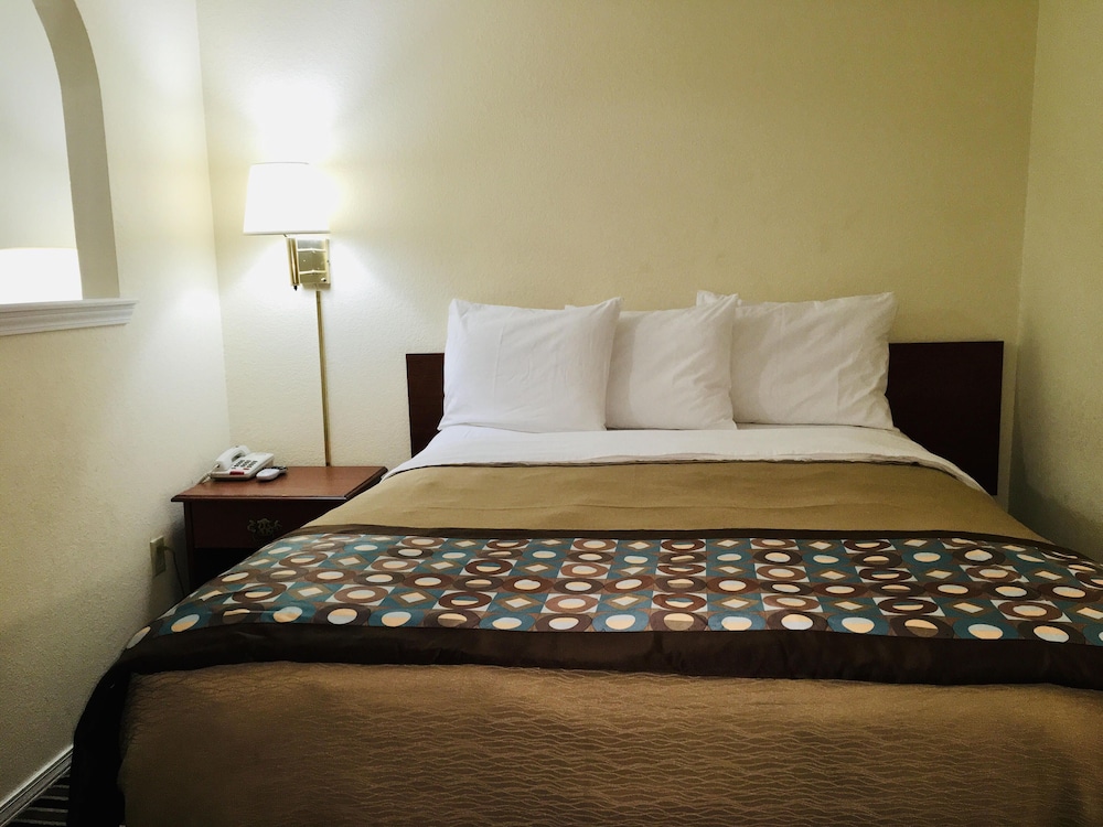 Suite 16 Motel - photo 5