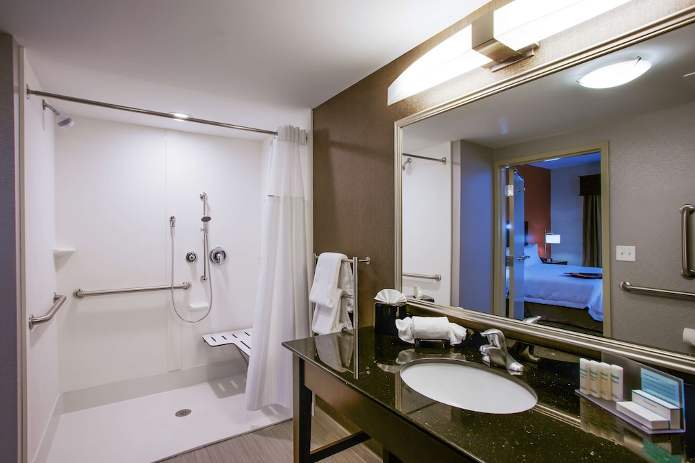 Hampton Inn & Suites Philadelphia Bensalem - photo 17