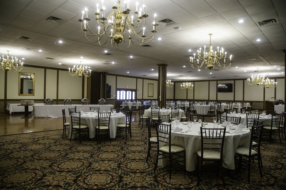 The Stables Inn and Suites - photo 29