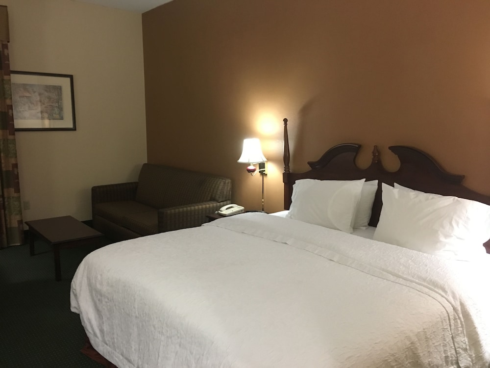 Hampton Inn Bedford - photo 8