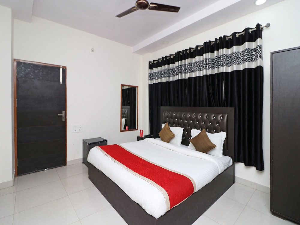 Oyo 11717 Gold Star Suits in Faridabad, India