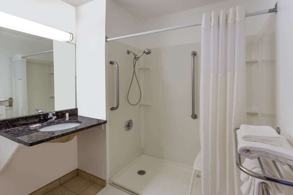 Super 8 by Wyndham Janesville - photo 8