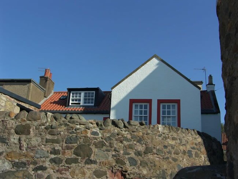 Castaway Holiday Cottage Fife — 4-Star Luxury Hotel in Glenrothes, United Kingdom