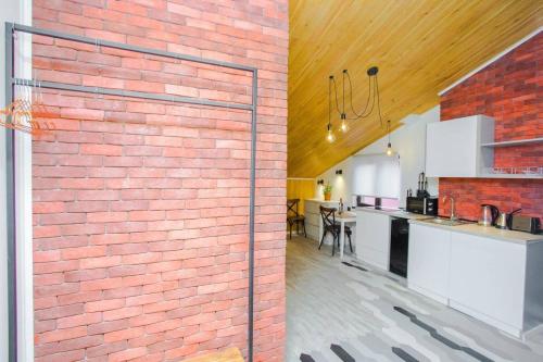 Top Location Cozy Wooden Ceiling Apt by Wehost