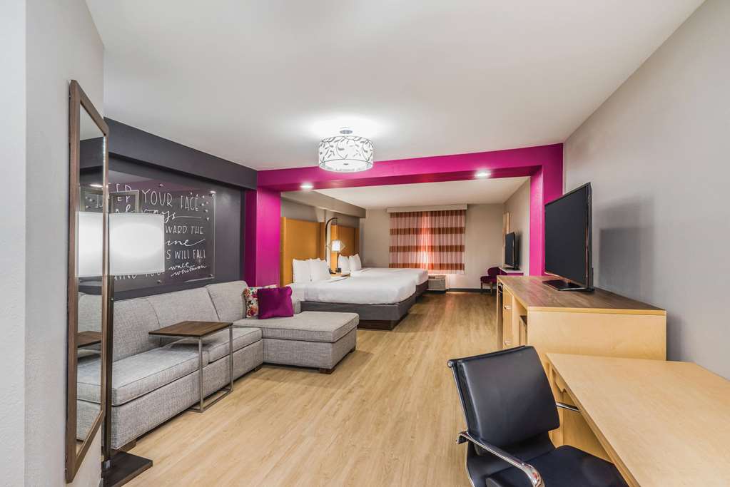 La Quinta Inn & Suites by Wyndham Chattanooga Hamilton Place - photo 13
