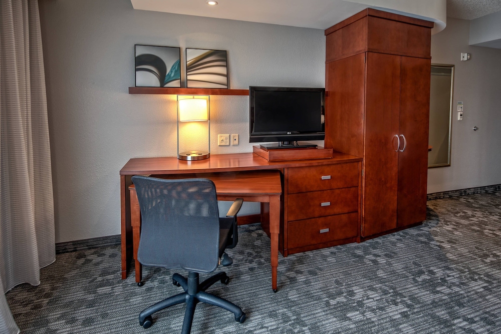 Courtyard by Marriott Newport News Airport - photo 7