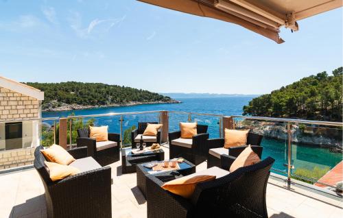 3 Bedroom Amazing Apartment In Milna — 4-Star Luxury Hotel in Milna, Croatia