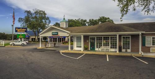 Ambassador Inn - photo 7