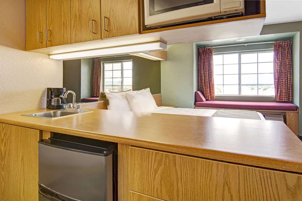 Microtel Inn & Suites By Wyndham Albuquerque West - photo 11