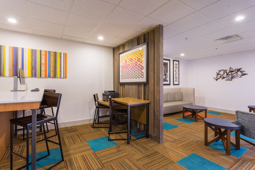 Holiday Inn Express and Suites Petersburg Fort Lee by IHG - photo 31