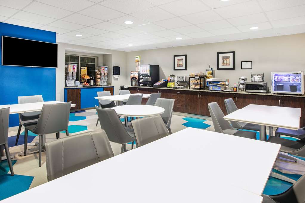 Microtel Inn & Suites by Wyndham Austin Airport - photo 23