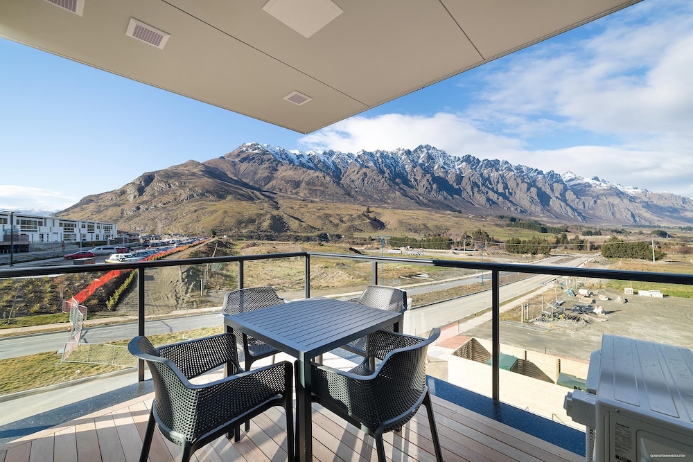 Executive 2 Bedroom Apartment Remarkables Park — 4-Star Luxury Hotel in Queenstown, New Zealand