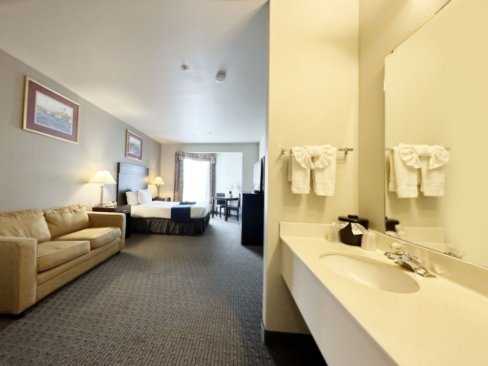 BayVue Hotel Resort and Suites - photo 18