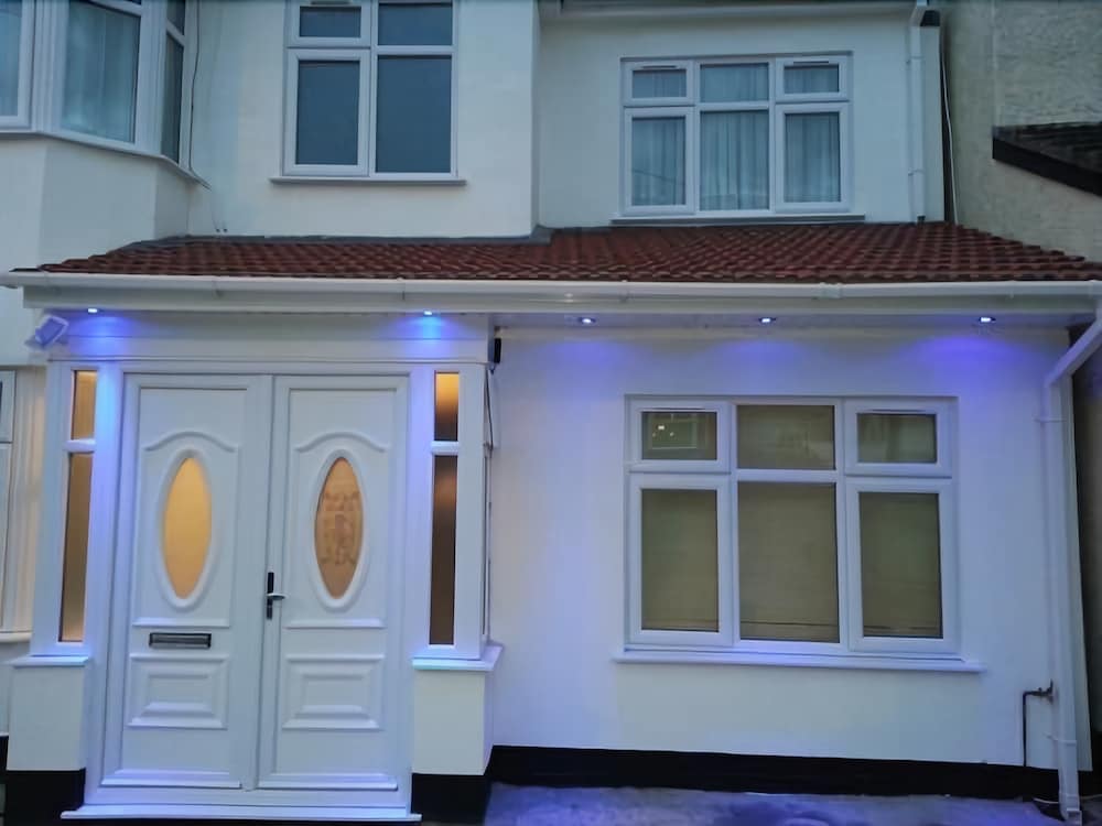 Apple House Guesthouse Wembley — 4-Star Luxury Hotel in London, United Kingdom