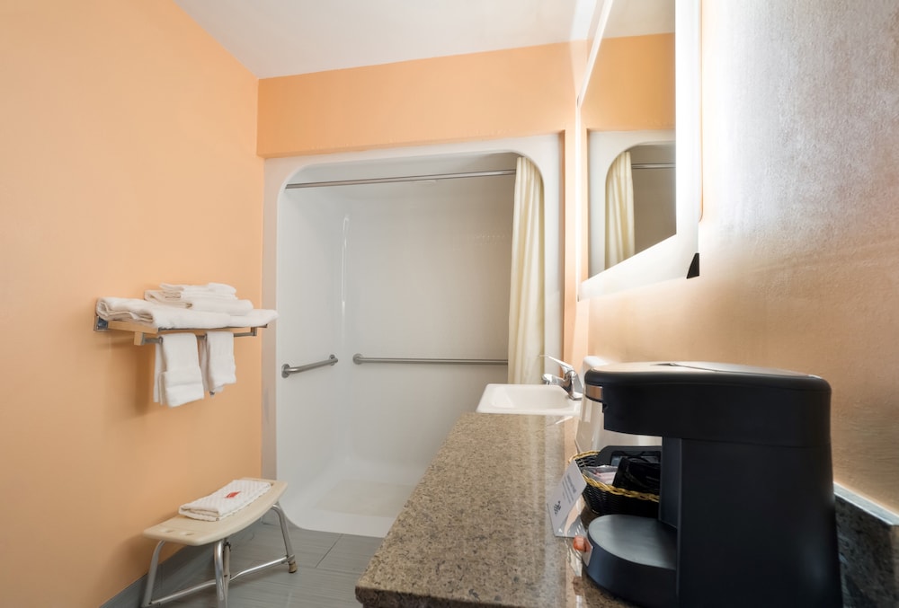 The Jewel Motel - photo 15